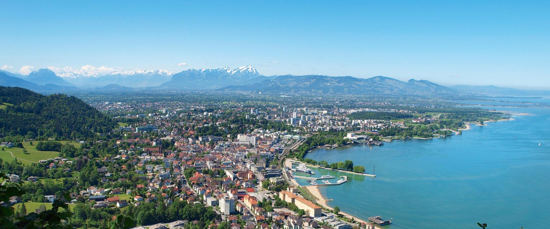 Panoramablick auf Bregenz und den Bodensee